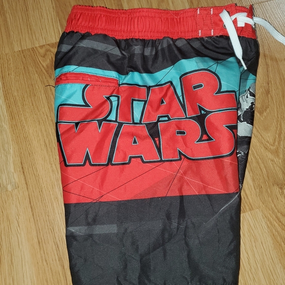 SWIM TRUNKS BOYS SIZE 5/6 STAR WARS - Picture 3 of 4